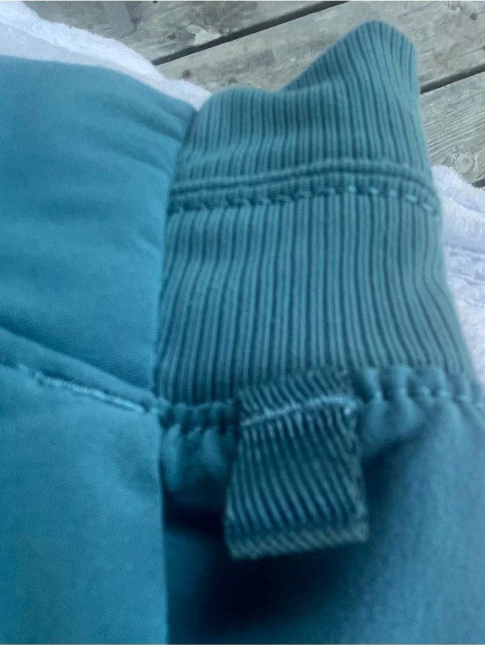 ATHLETA Women’s Lightweight Teal Active Shorts size 12 $25 - Picture 9 of 9